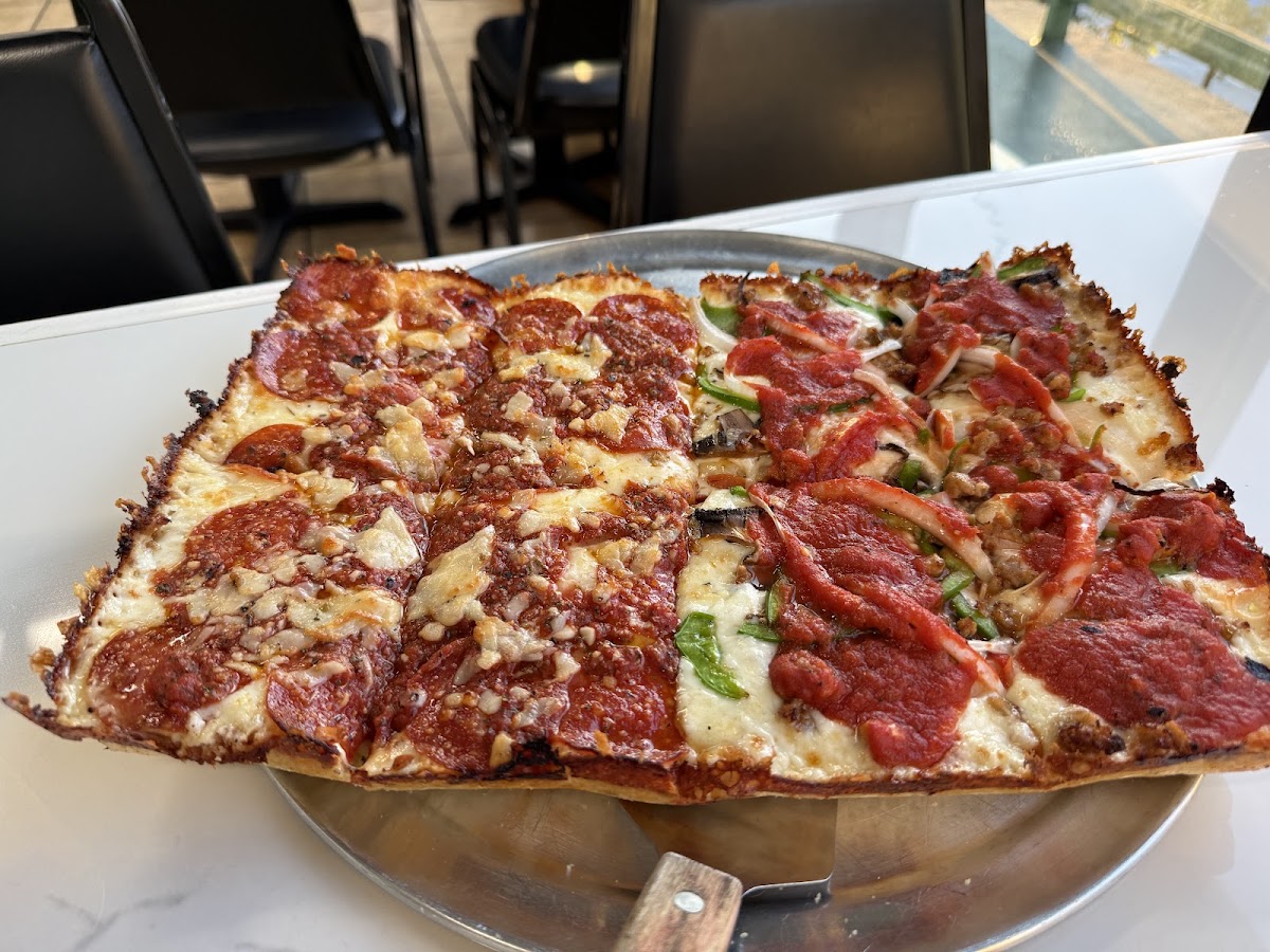 Fuji & Vi's Pizza Photos 2